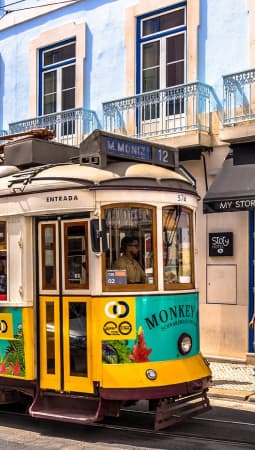 Trem de turismo em Lisboa